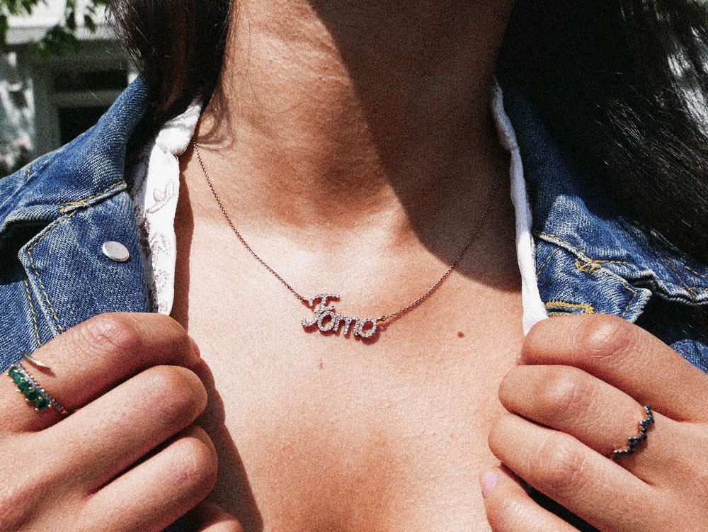 Fomo-Necklace-from-To-The-Nine-London