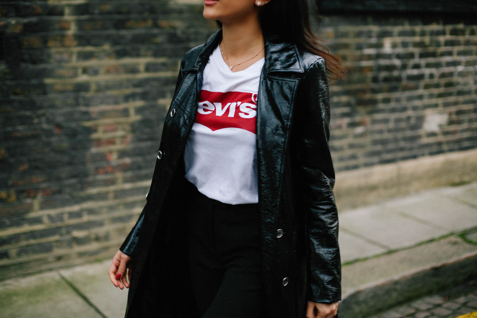 KAVITA COLA Sharp Smart - Patent Trench and Theory Bag and Levis T-17